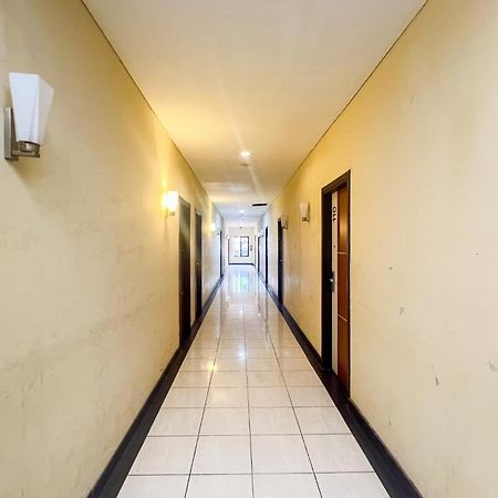 Urbanview Trisula Hotel Makassar Kültér fotó