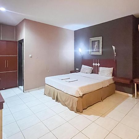 Urbanview Trisula Hotel Makassar Kültér fotó