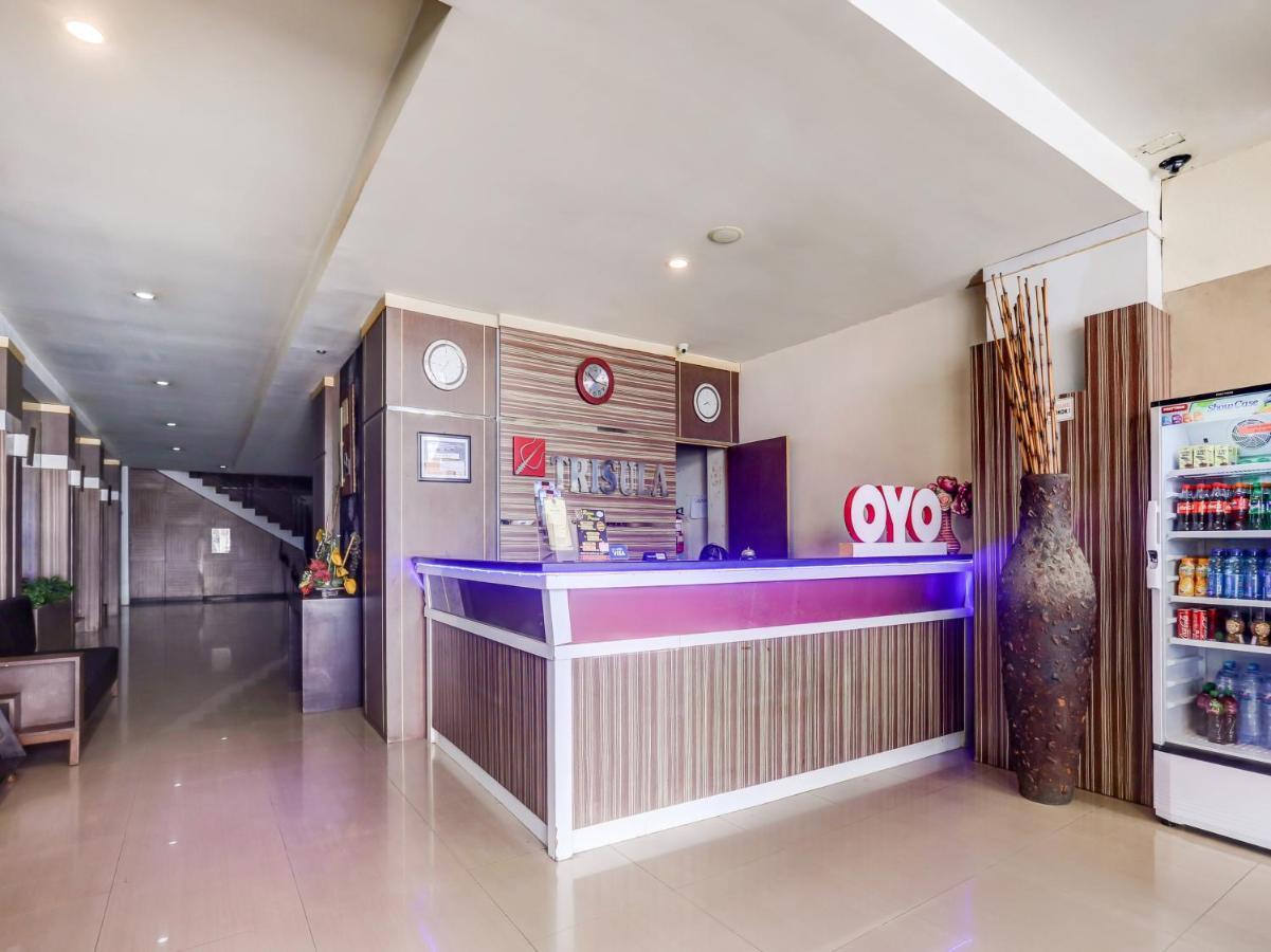 Oyo 3936 Hotel Trisula Makassar Kültér fotó