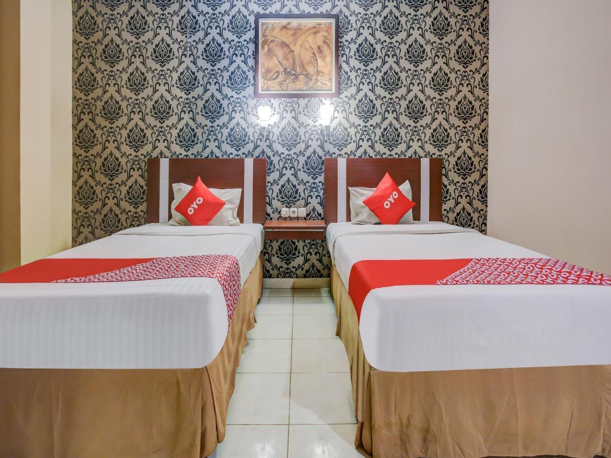 Oyo 3936 Hotel Trisula Makassar Kültér fotó