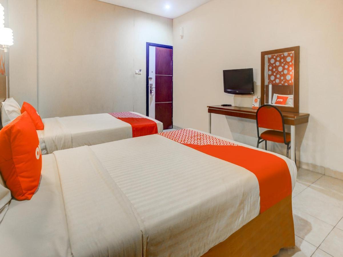 Oyo 3936 Hotel Trisula Makassar Kültér fotó