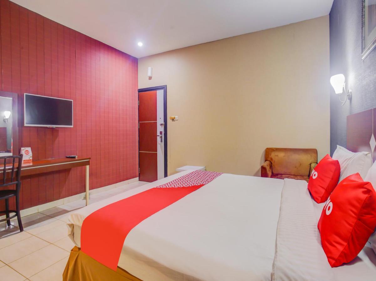 Oyo 3936 Hotel Trisula Makassar Kültér fotó