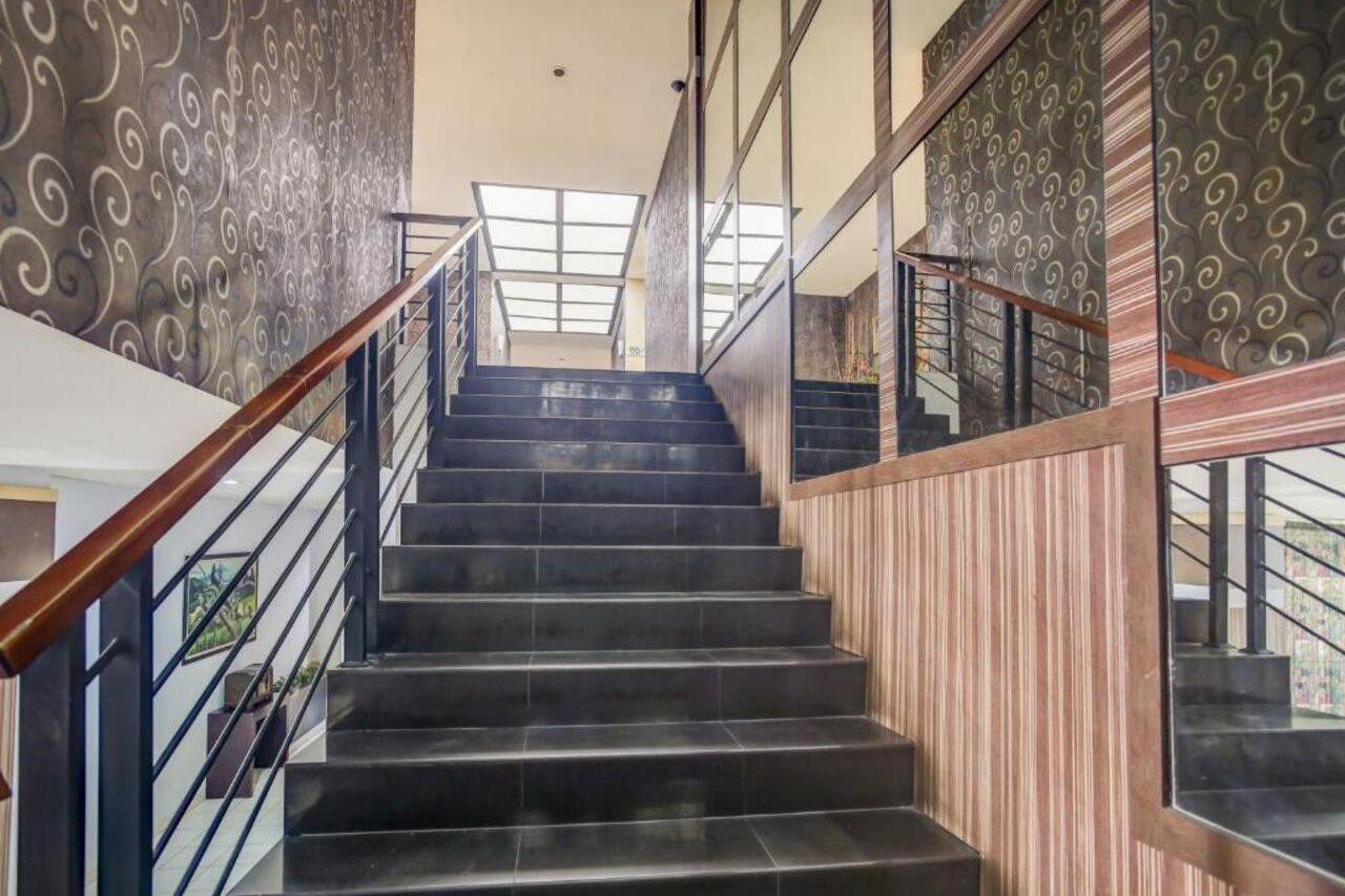 Urbanview Trisula Hotel Makassar Kültér fotó