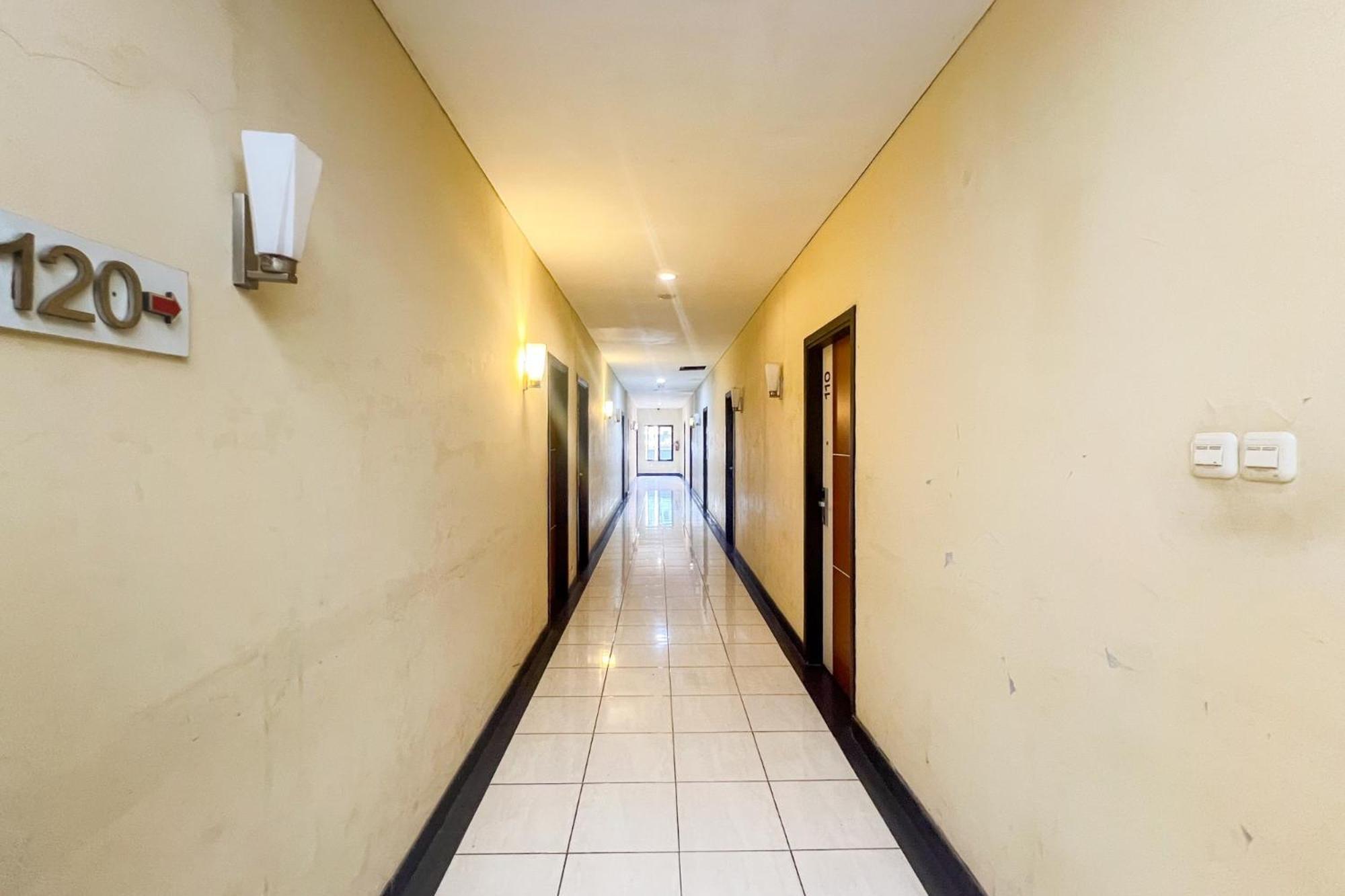 Urbanview Trisula Hotel Makassar Kültér fotó