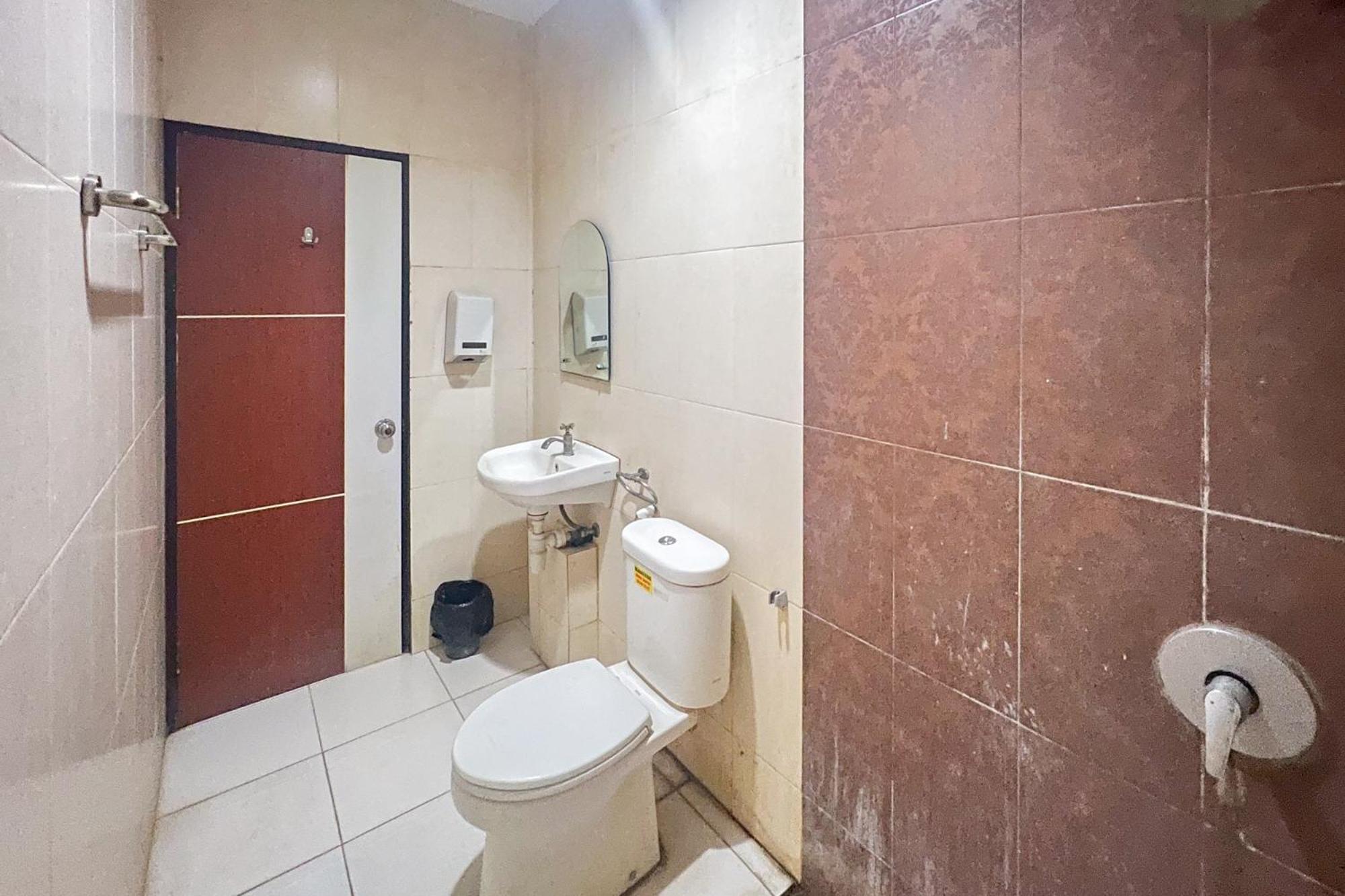 Urbanview Trisula Hotel Makassar Kültér fotó