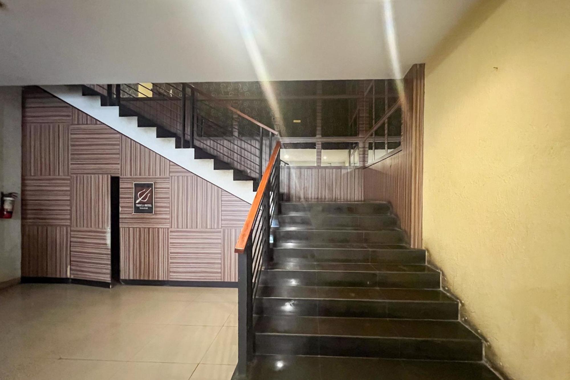 Urbanview Trisula Hotel Makassar Kültér fotó