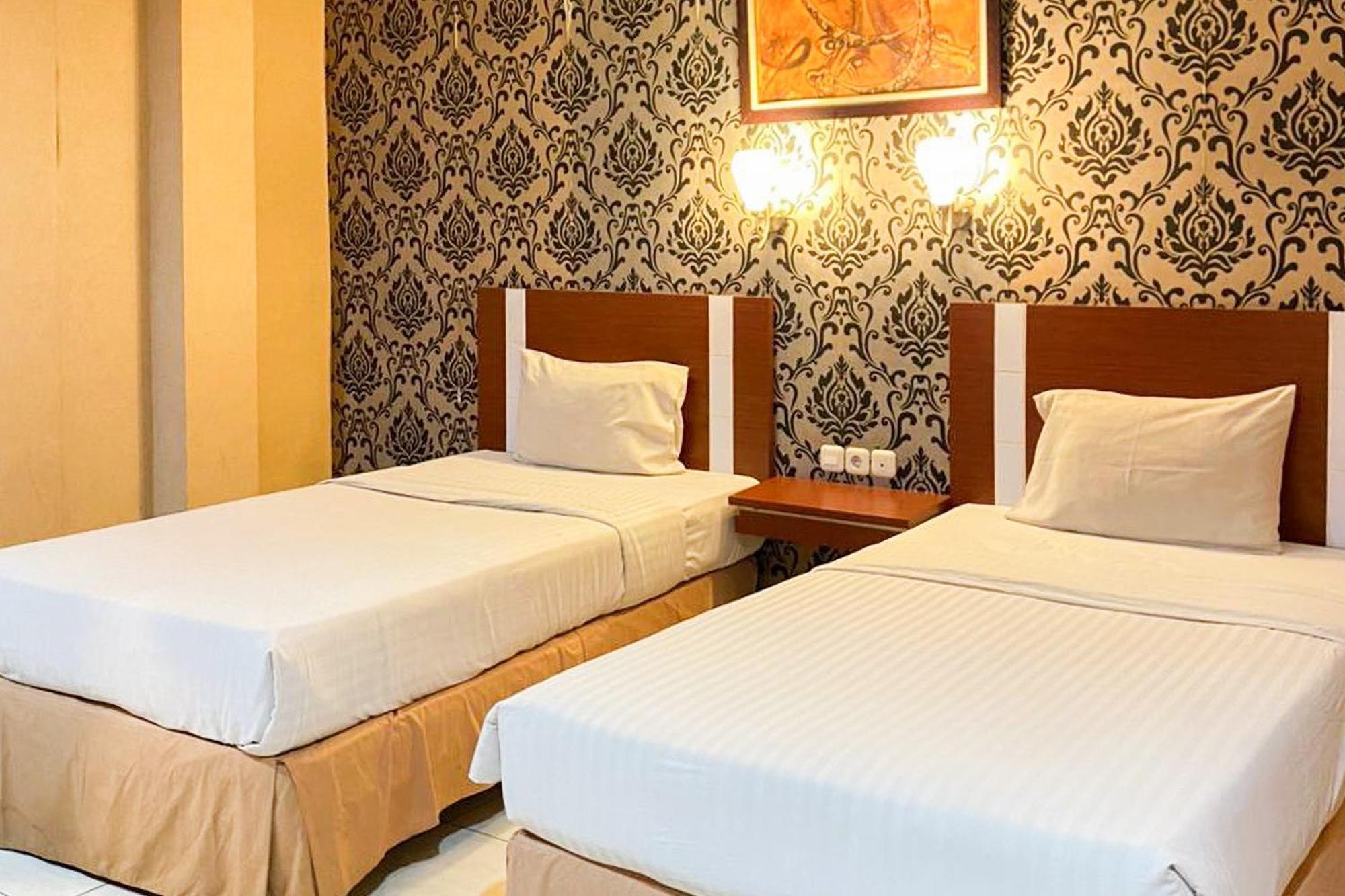 Urbanview Trisula Hotel Makassar Kültér fotó