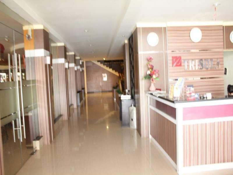 Urbanview Trisula Hotel Makassar Kültér fotó