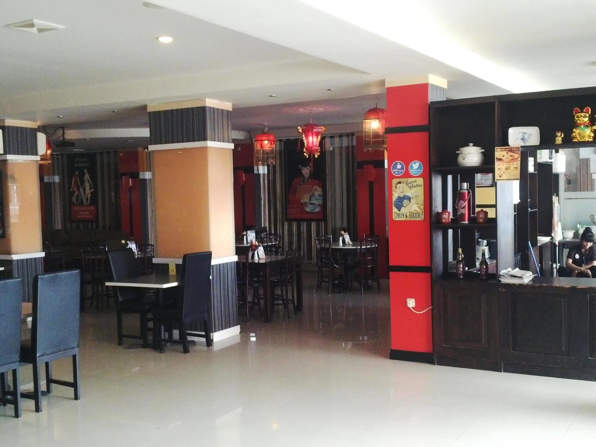 Urbanview Trisula Hotel Makassar Kültér fotó