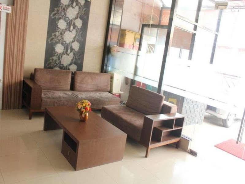 Urbanview Trisula Hotel Makassar Kültér fotó